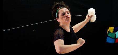 Cuentacuentos. Pez Luna Teatro: “Hilando cuentos, coser y cantar”.