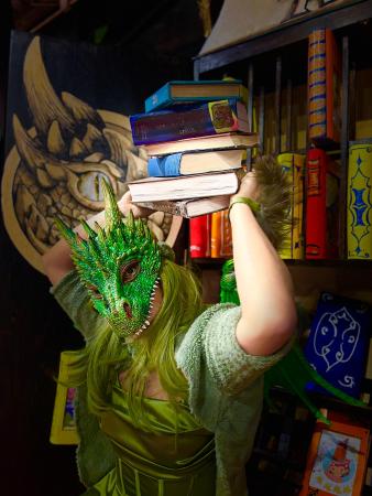 Dragolandia: representación escénica-cuentacuentos