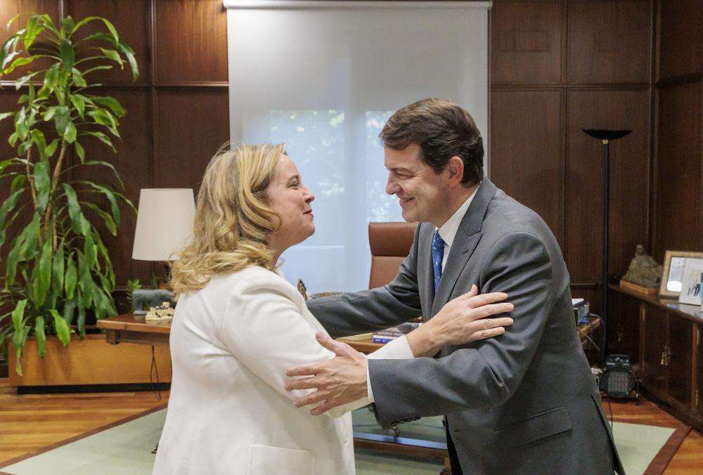 Imagen 09/10/2023 EL PRESIDENTE DE LA JUNTA DE CASTILLA Y LEÓN Y LA ALCALDESA DE BURGOS CONSTATAN PLENA SINTONÍA ENTRE AMBAS INSTITUCIONES PARA IMPULSAR TODOS LOS PROYECTOS QUE REDUNDEN EN EL BENEFICIO ECONÓMICO Y SOCIAL DE LA CIUDAD DE BURGOS