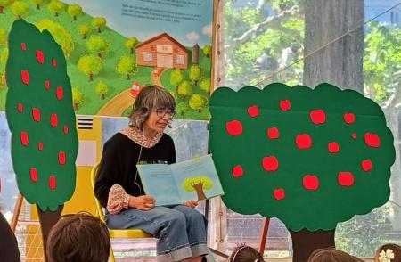 Cuentacuentos "La pequeña manzana" (Día Internacional del Libro Infantil y Juvenil)